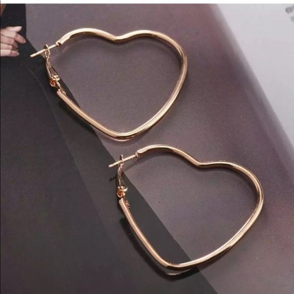 **Beautiful new heart gold dangle style earrings - Picture 2 of 4